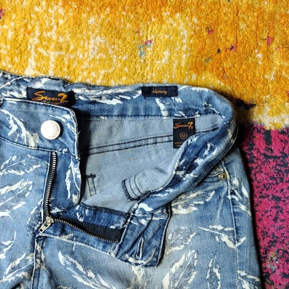 Seven7 Feather Print Skinny Jeans - Picture 10 of 14